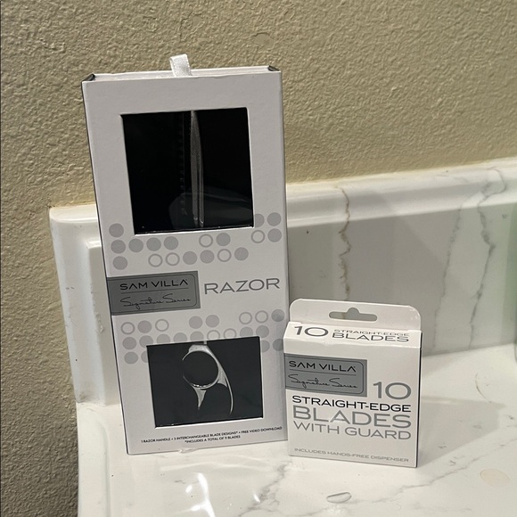 Silver Razor - Picture 2 of 2